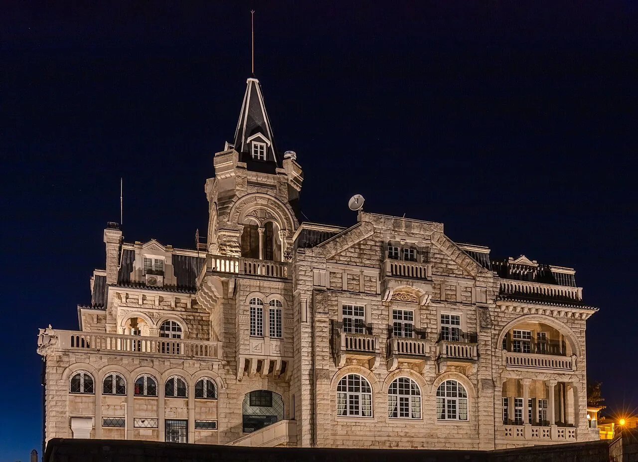 Palacete Seixas à noite, Cascais