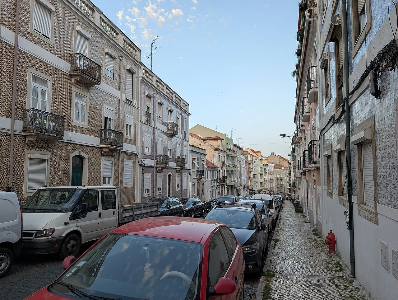 Rua residencial em Lisboa