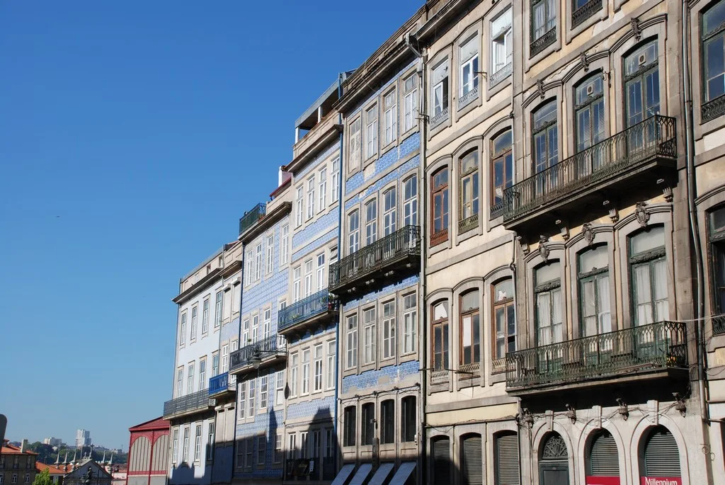 Rua de Mouzinho da Silveira, Porto