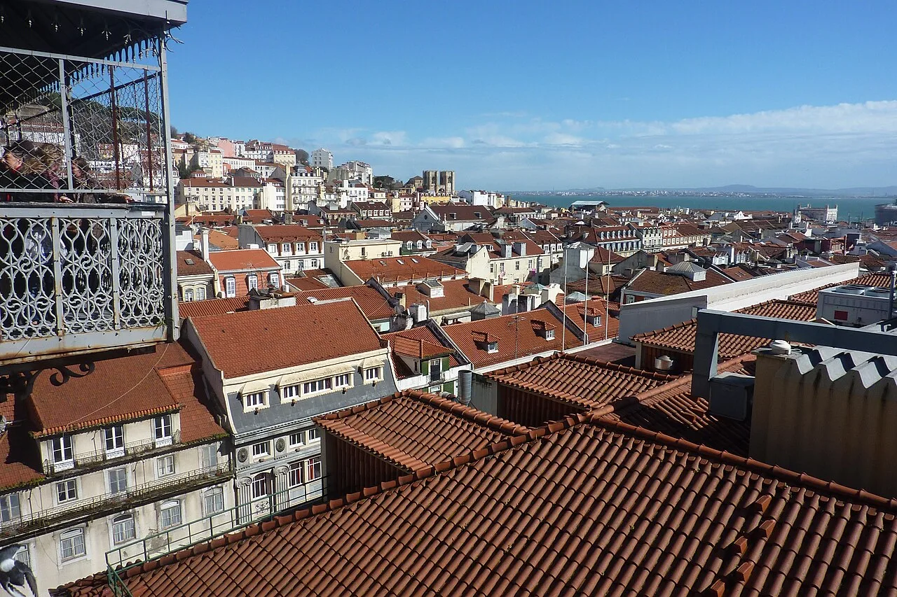 Telhados de Lisboa vistos junto ao Elevador de Santa Justa
